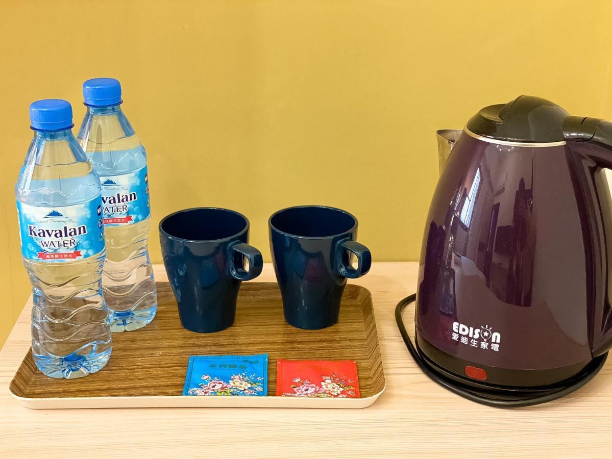Adagio Hostel Taichung Buitenkant foto