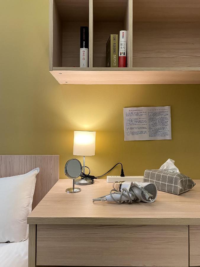 Adagio Hostel Taichung Buitenkant foto
